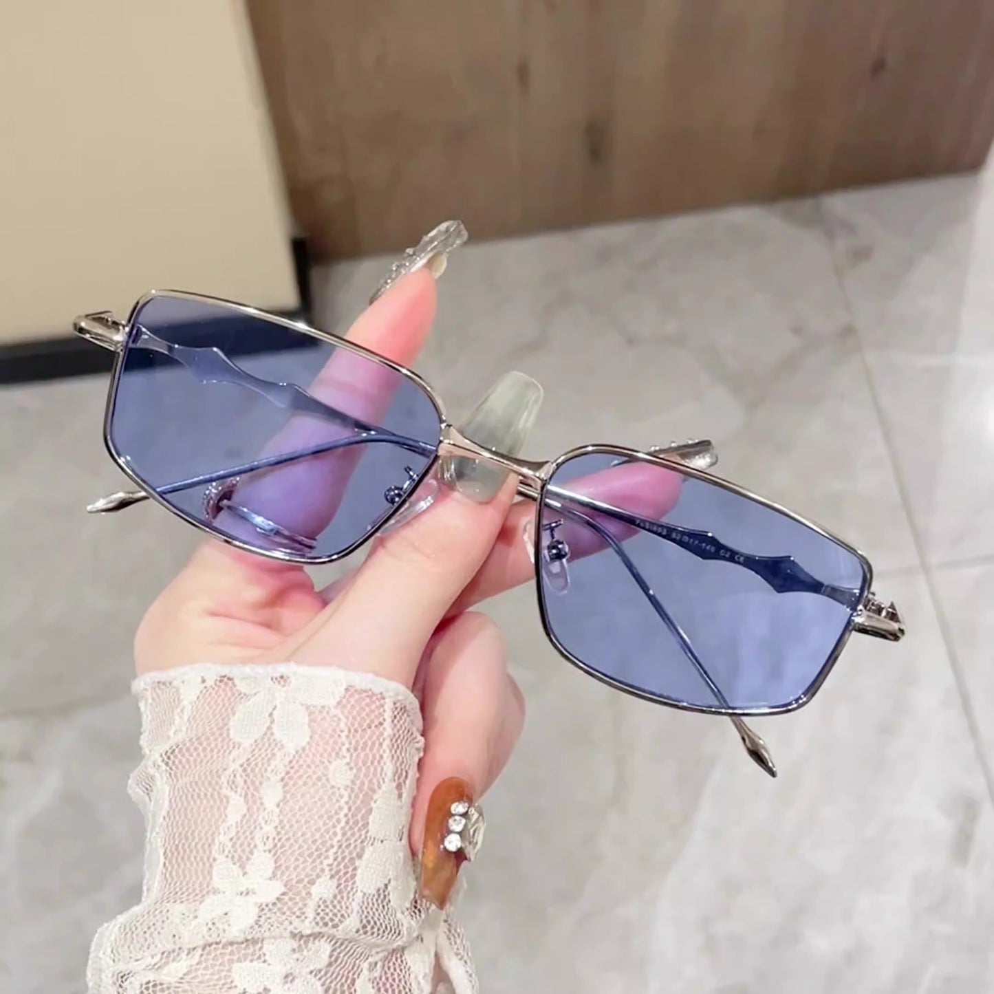 Metal framed sunglasses for men and women